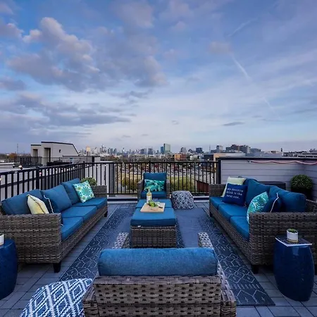 New And Luxurious Home By Downtown Nashville With Rooftop Deck!